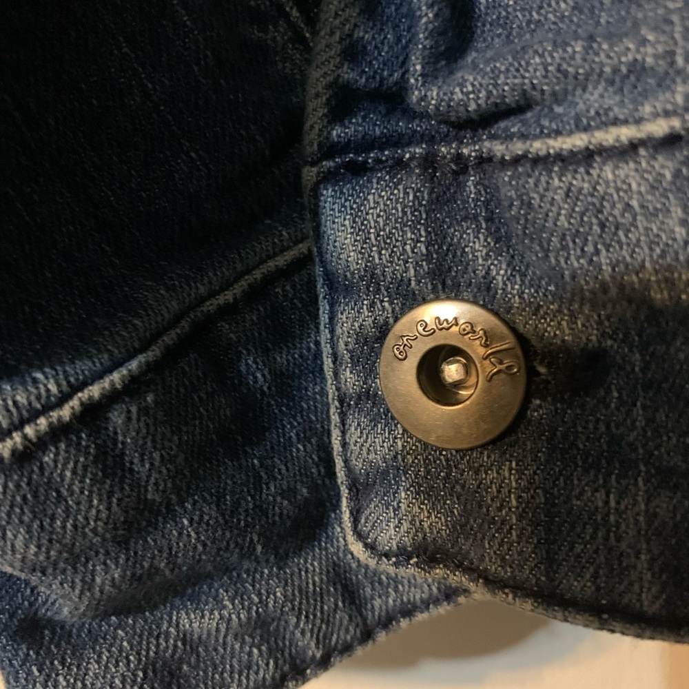 Stretch Denim Jacket. ONE WORLD Cropped.  Size LARGE. New with tag. Too cute! - Picture 6 of 8